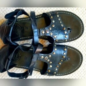 KICKERS Leather Sandals Size 37 (7) Thong Toe Studded Black